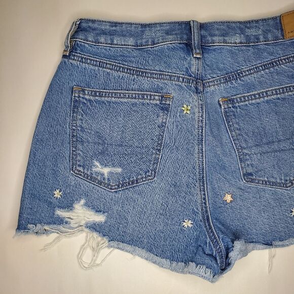 American Eagle High Rise Floral Embroidered Distressed Denim Mom Shorts Size 6 - Picture 6 of 12